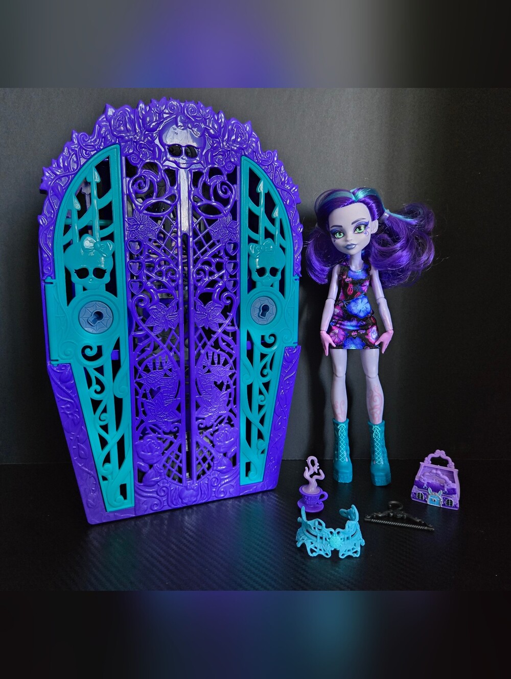 Monster High Skulltimate Secrets Garden Mysteries Twyla Boogeyman Doll Closet
